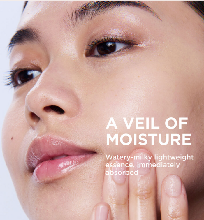Clarins Bright Plus Advanced Brightening Moisturising Treatment Essence in 200ml bottle, unopened, for glowing skin.