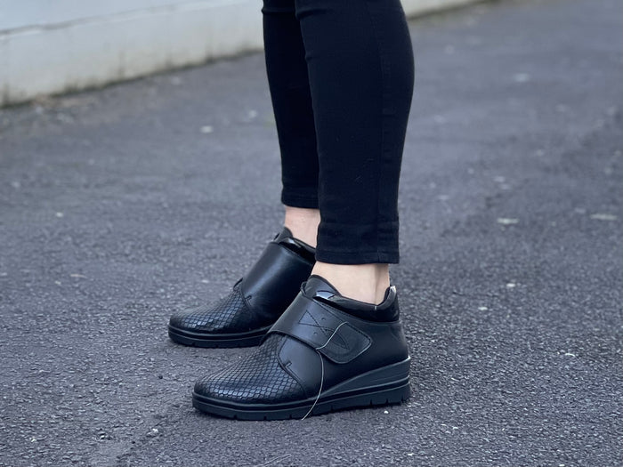 European made ankle boot, comfortable footbed, removable insoles, Velcro strap, easy to get on the foot. Shoes from Portugal. Leather uppers.