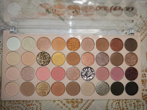 Beautiful eyeshadow pallet Ushas