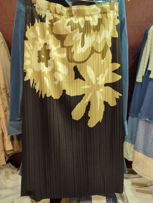 Black and olive pleated skirt by Current Air, showcasing a stylish flowy design with pleats and a high waist.