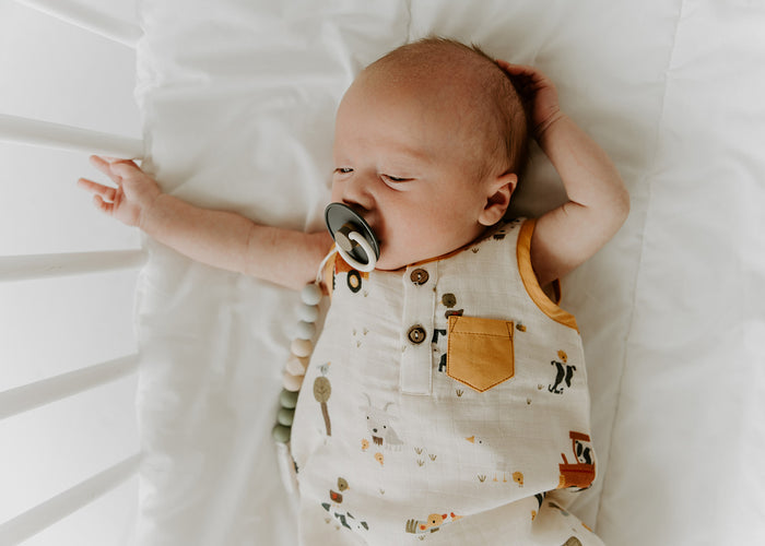 Farm Sleeveless Short Pocket Romper (Organic Muslin) Viverano