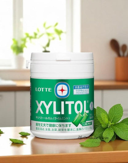 Lotte Xylitol Gum Lime Mint Family Bottle 133g