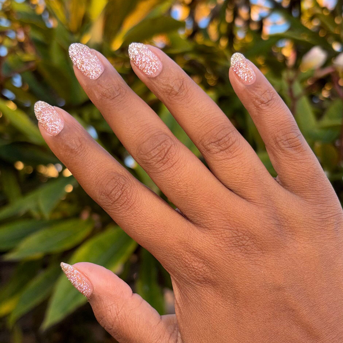 Pop Fizz Mani Gel sparkly yellow gold glitter gel polish on natural nails for long-lasting at-home manicure