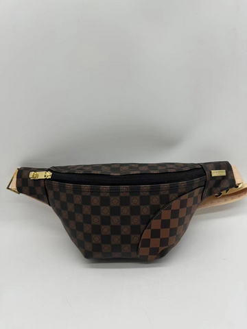 Elegant Sprayground Boujee Strap Crossbody bag featuring versatile style and compact size